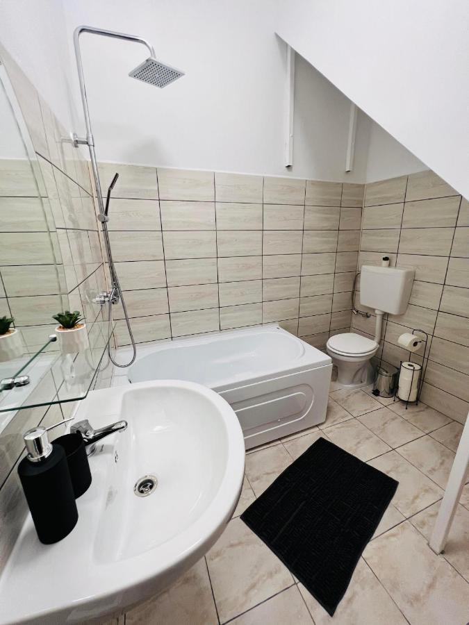 Apartament In Regim Hotelier King Mediaş Εξωτερικό φωτογραφία