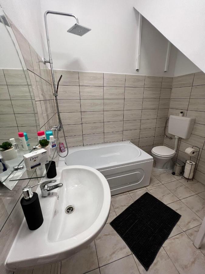 Apartament In Regim Hotelier King Mediaş Εξωτερικό φωτογραφία